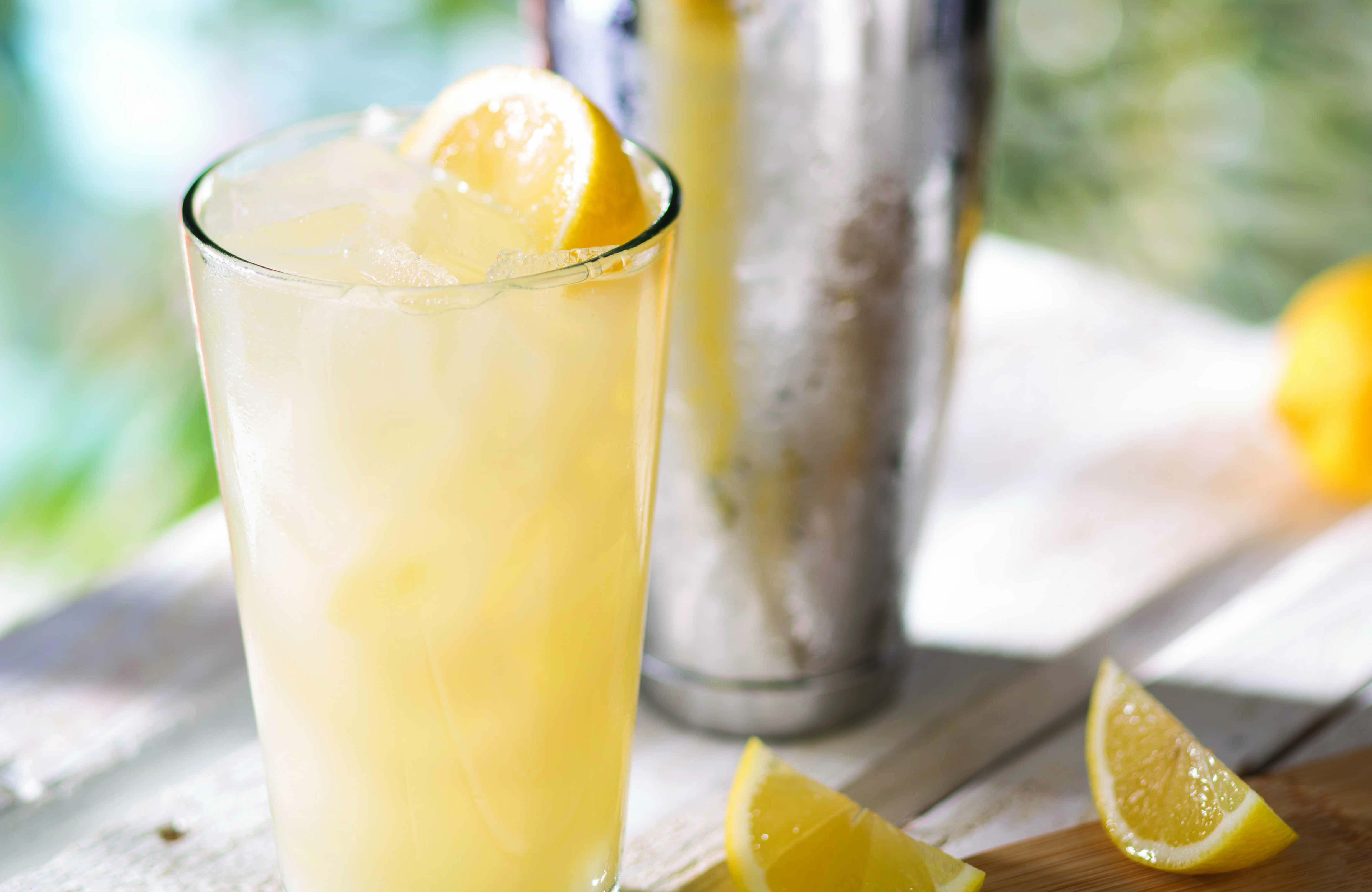Lemon Breeze cocktail recipe from Bahama Breeze